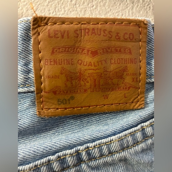 Levi's Women's 501 Original Light Blue Denim Shorts 28 - Picture 12 of 16